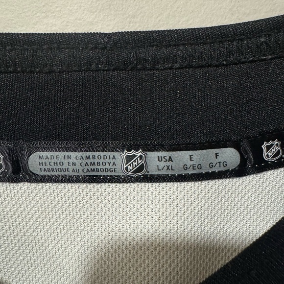 Calgary Flames NHL Hockey Jersey - Picture 7 of 10